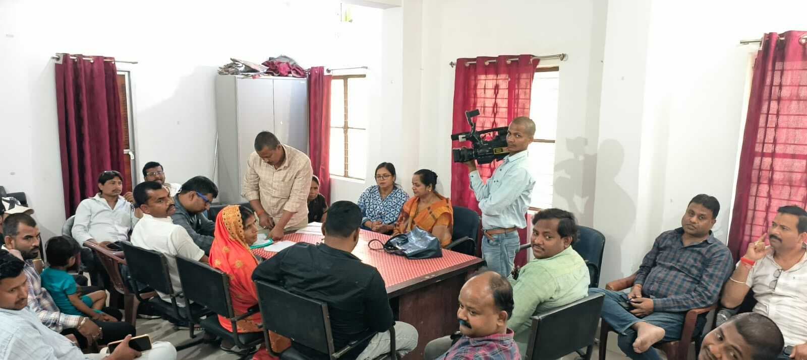 हाट के सैरात को लेकर पांच लोगों ने दाखिल किया अपना नामांकन का पर्चा