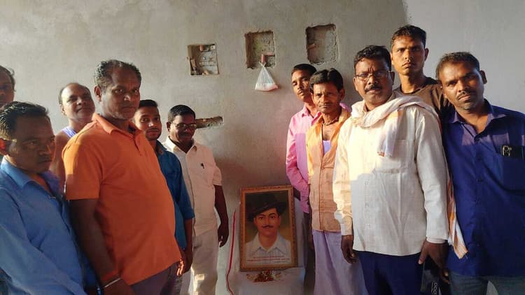 Deoghar news : क्रातिकारी भगत सिंह को शहादत दिवस पर किया याद, अर्पित किये श्रद्धा सुमन