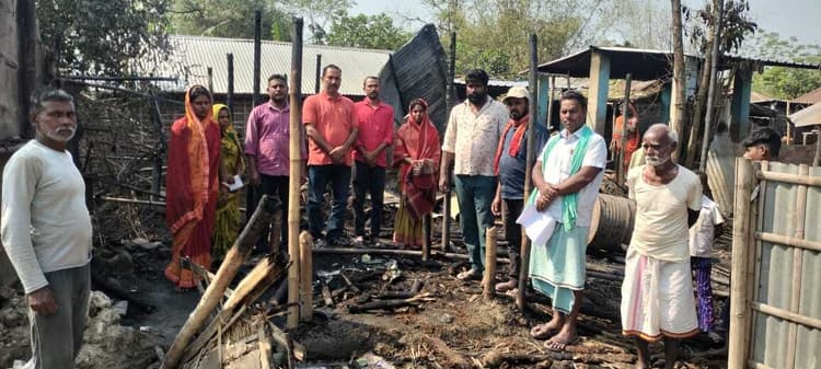 शॉट सर्किट से लगी आग में तीन परिवार के तीन घर जले