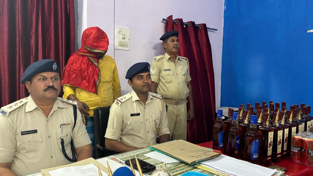 दो लाख की अवैध शराब जब्त, एक व्यक्ति गिरफ्तार