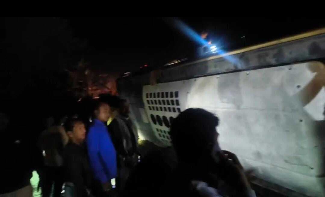 बस पलटने से एक महिला यात्री की मौत, दर्जनों यात्री घायल