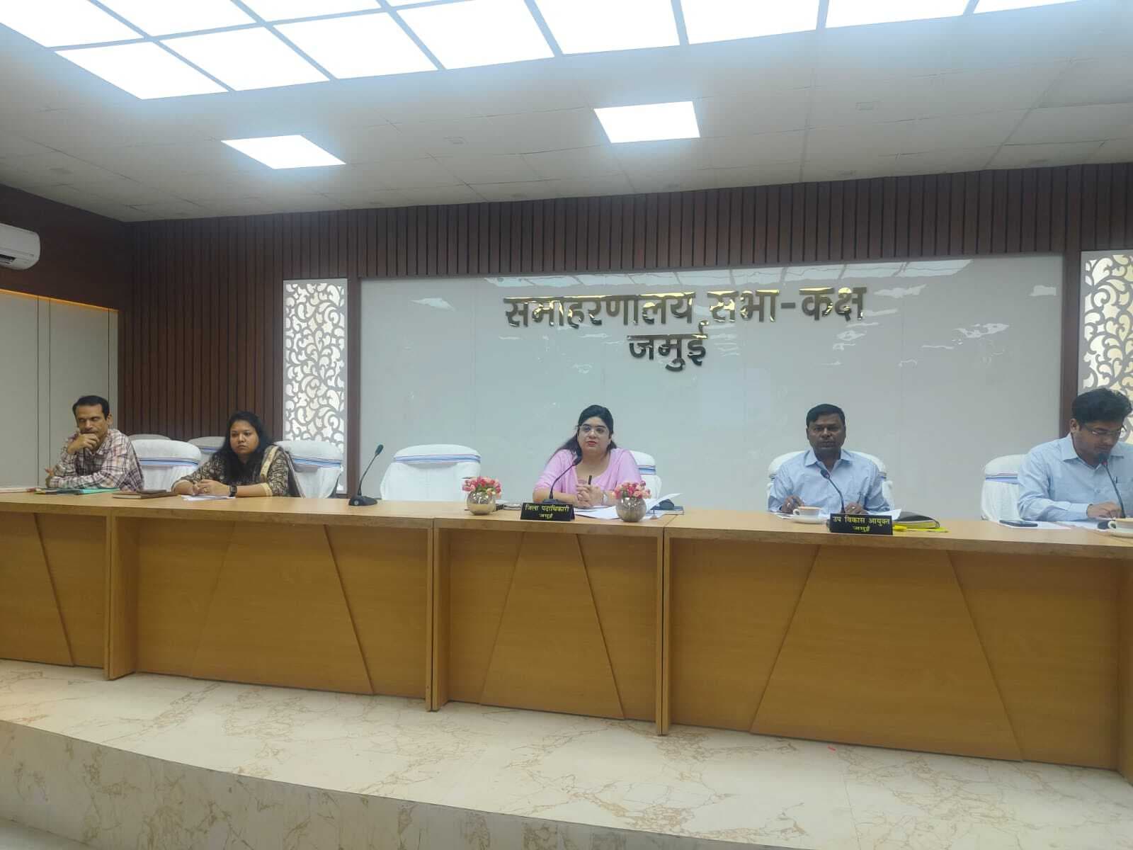 लक्ष्य मिलते ही गेहूं की खरीद शुरू करें : डीएम