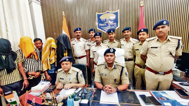 Saran News : डकैती की योजना बना रहे सात अपराधी हथियार के साथ गिरफ्तार