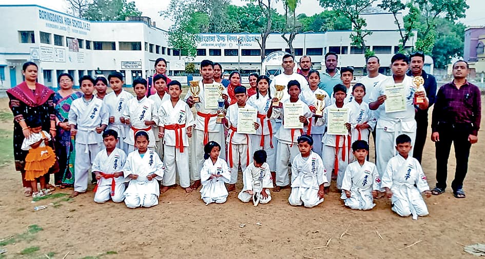 जामुड़िया के कराटेबाजों का दमदार प्रदर्शन