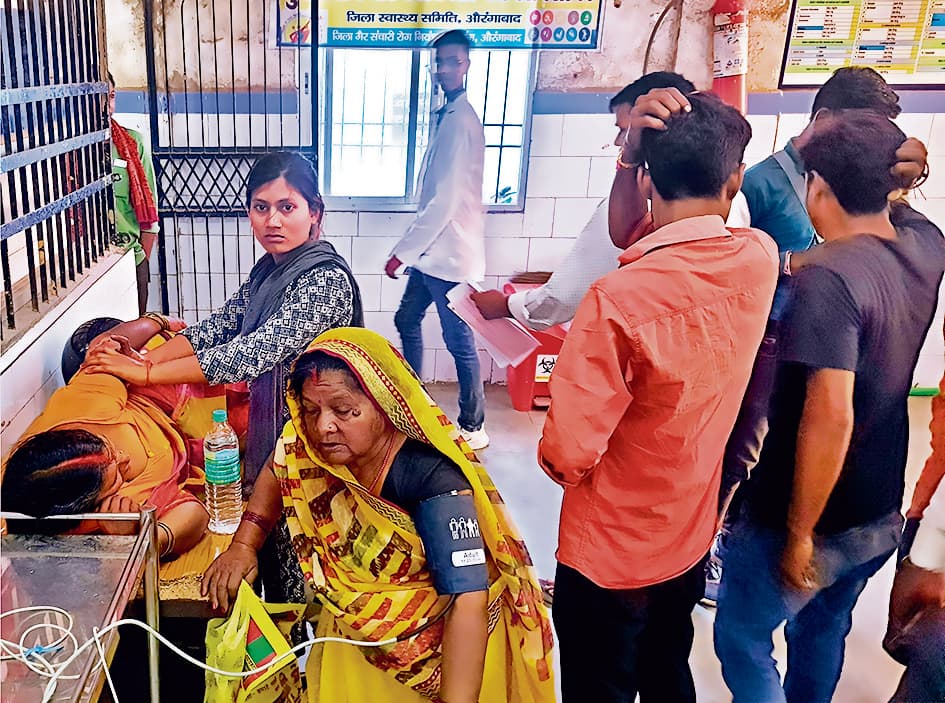 Aurangabad news. बिच्छू के डंक से कराह रही महिला को इलाज के लिए नहीं मिला बेड