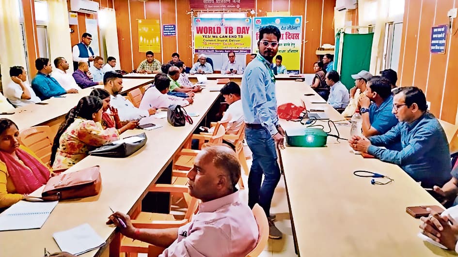 Aurangabad news. सभी लोग मिलकर जिले को टीबी मुक्त करने का प्रयास करें : सीएस