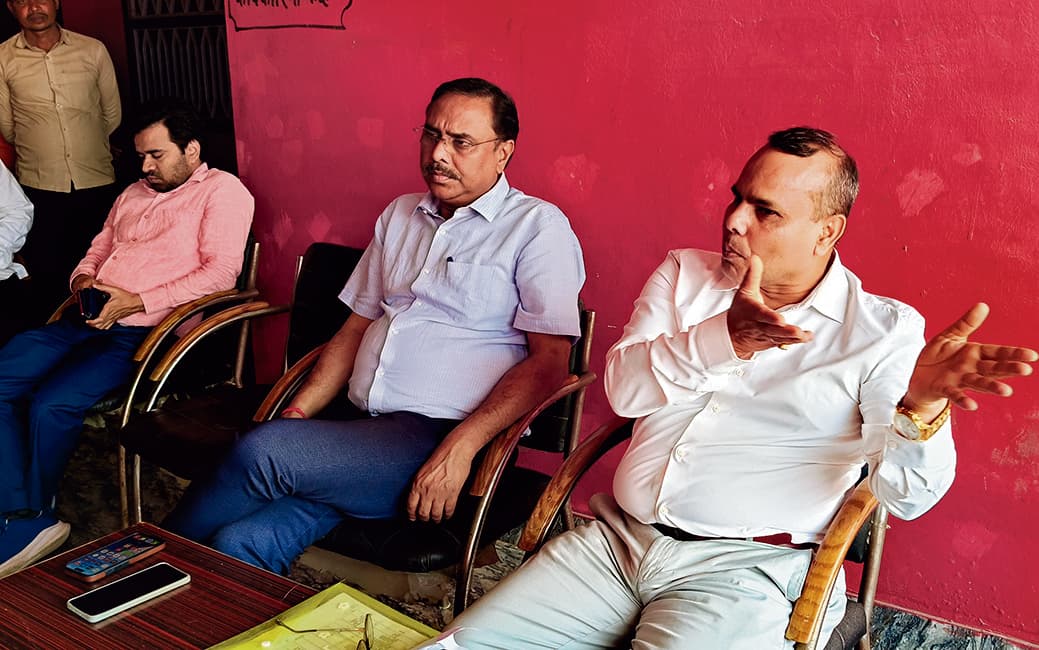 आवेदन के बाद जांच करने हरिगिरिधाम पहुंचे डीडीसी व एडीएम