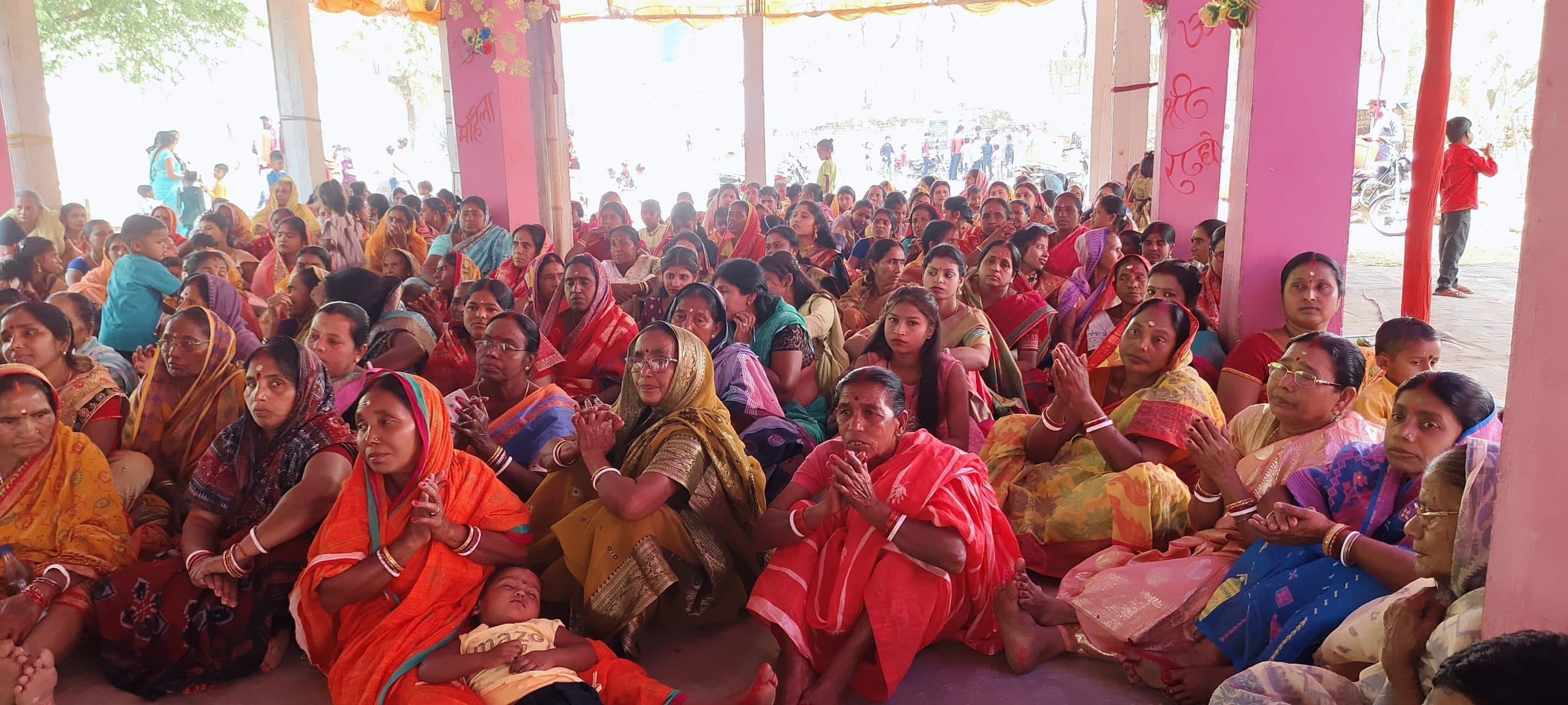 Deoghar news : कुंजभंग पाला गायन के साथ खागा में 24 प्रहर हरिनाम संकीर्तन संपन्न