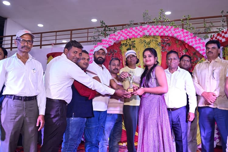 Gaya News : बच्चों के बीच टैलेंट प्रतियोगिता का हुआ आयोजन