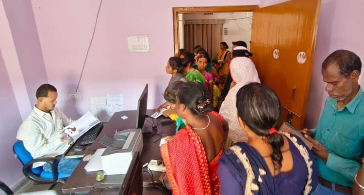 मंईयां सम्मान योजना की राशि नही मिलने से महिलाओं में आक्रोश