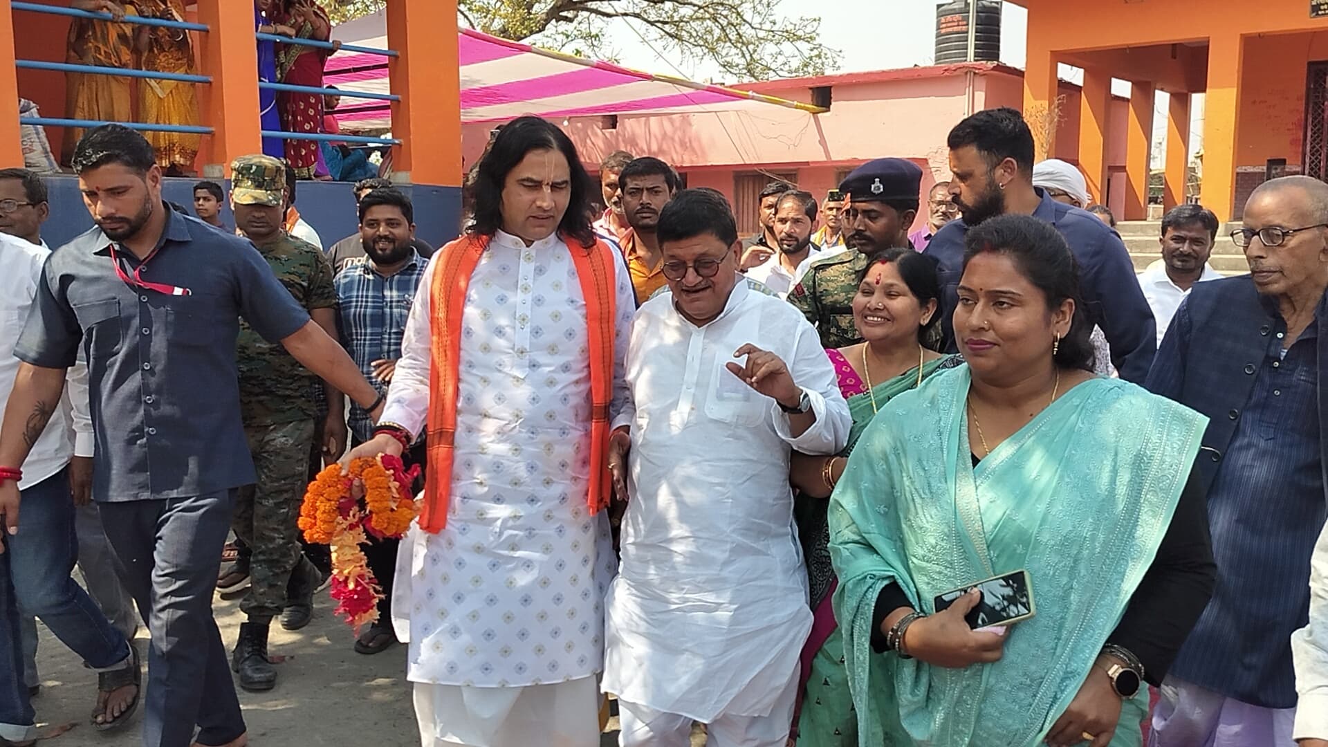 बाबा मटेश्वर धाम मंदिर पहुंचे देवकी नंदन ठाकुर महाराज