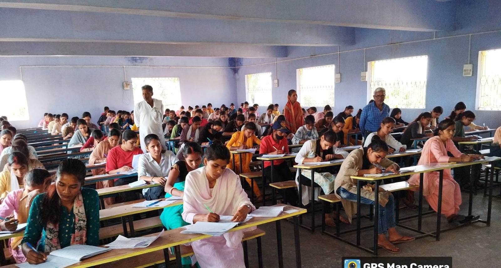 स्नातक सेमेस्टर-3 परीक्षा के पहले दिन कदाचार के आरोप में दो परीक्षार्थी निष्कासित