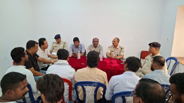 शांतिपूर्ण त्योहार मनाकर समाज में प्रेम और शांति का दें संदेश