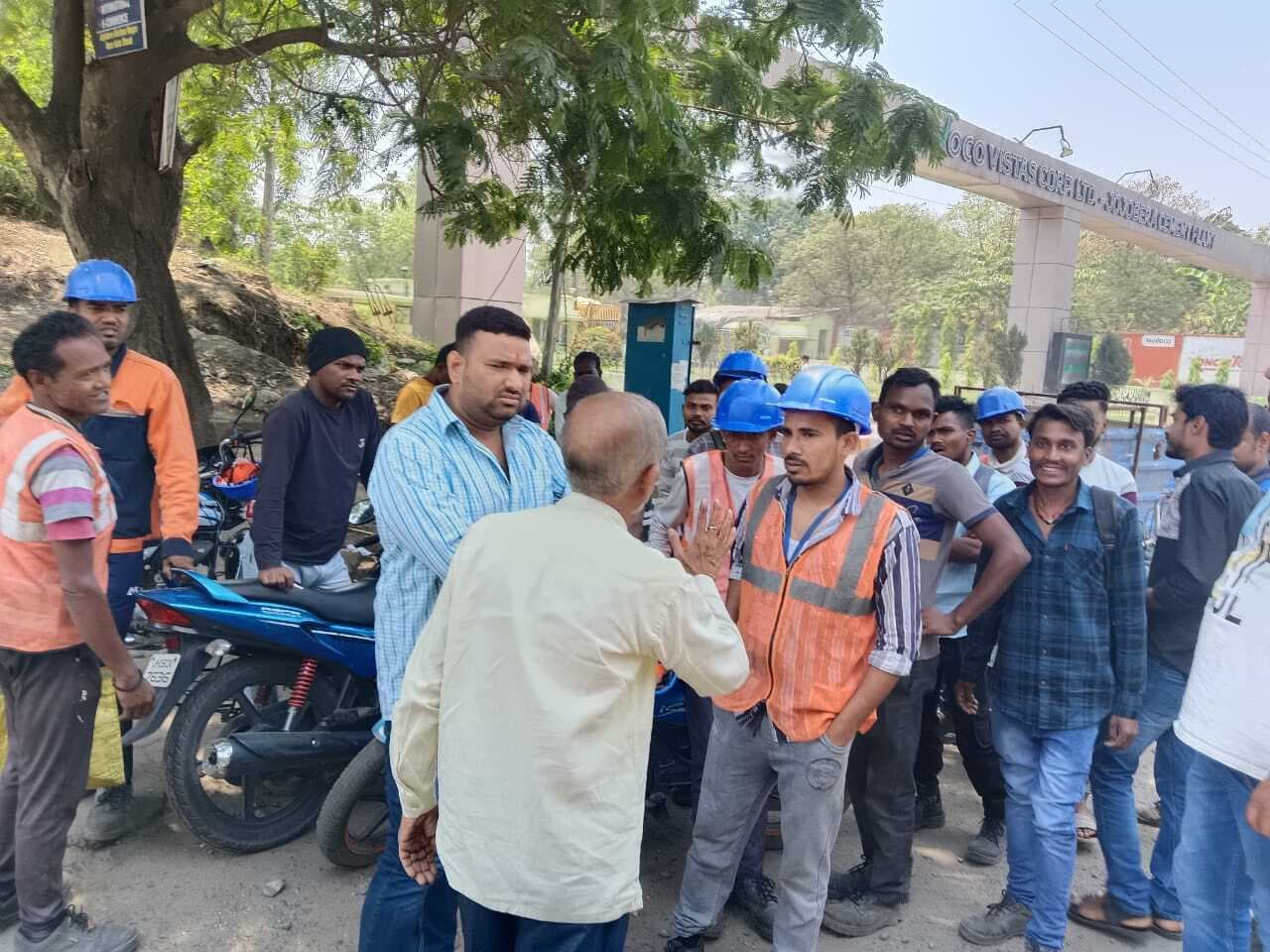 Jamshedpur News : दो दिन में बकाया वेतन भुगतान का मिला आश्वासन, आंदोलन स्थगित