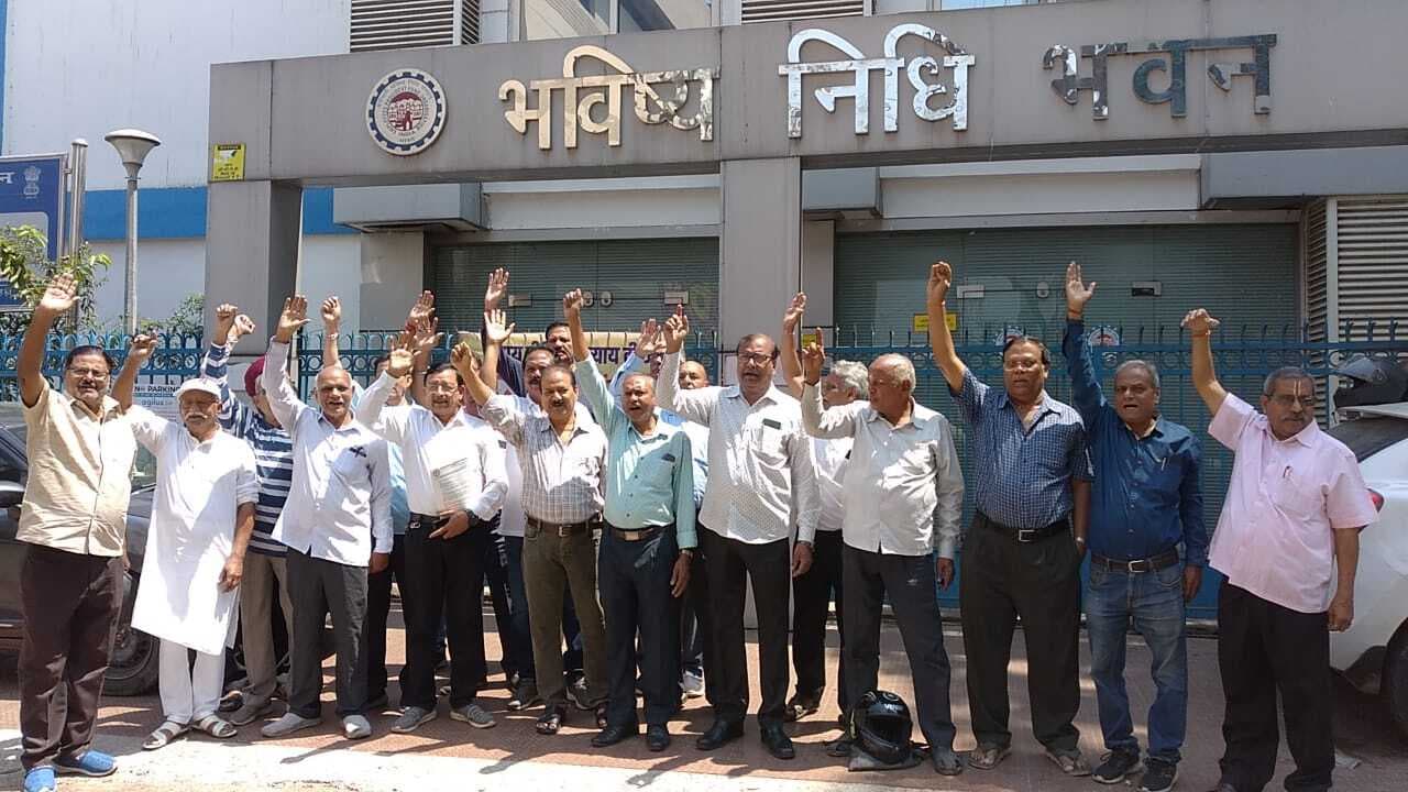 Jamshedpur News : पेंशन राशि में वृद्धि की मांग को लेकर इपीएस 95 पेंशनभोगियों ने किया प्रदर्शन, जानिये क्या-क्या है मांग