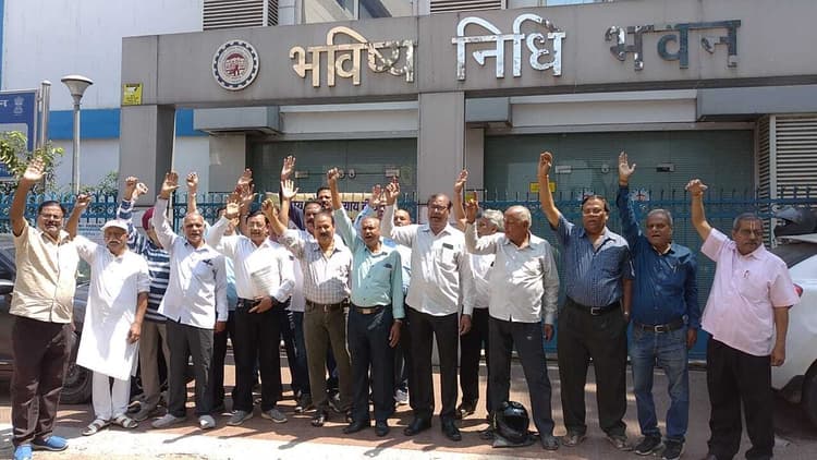 Jamshedpur News : पेंशन राशि में वृद्धि की मांग को लेकर इपीएस 95 पेंशनभोगियों ने किया प्रदर्शन, जानिये क्या-क्या है मांग