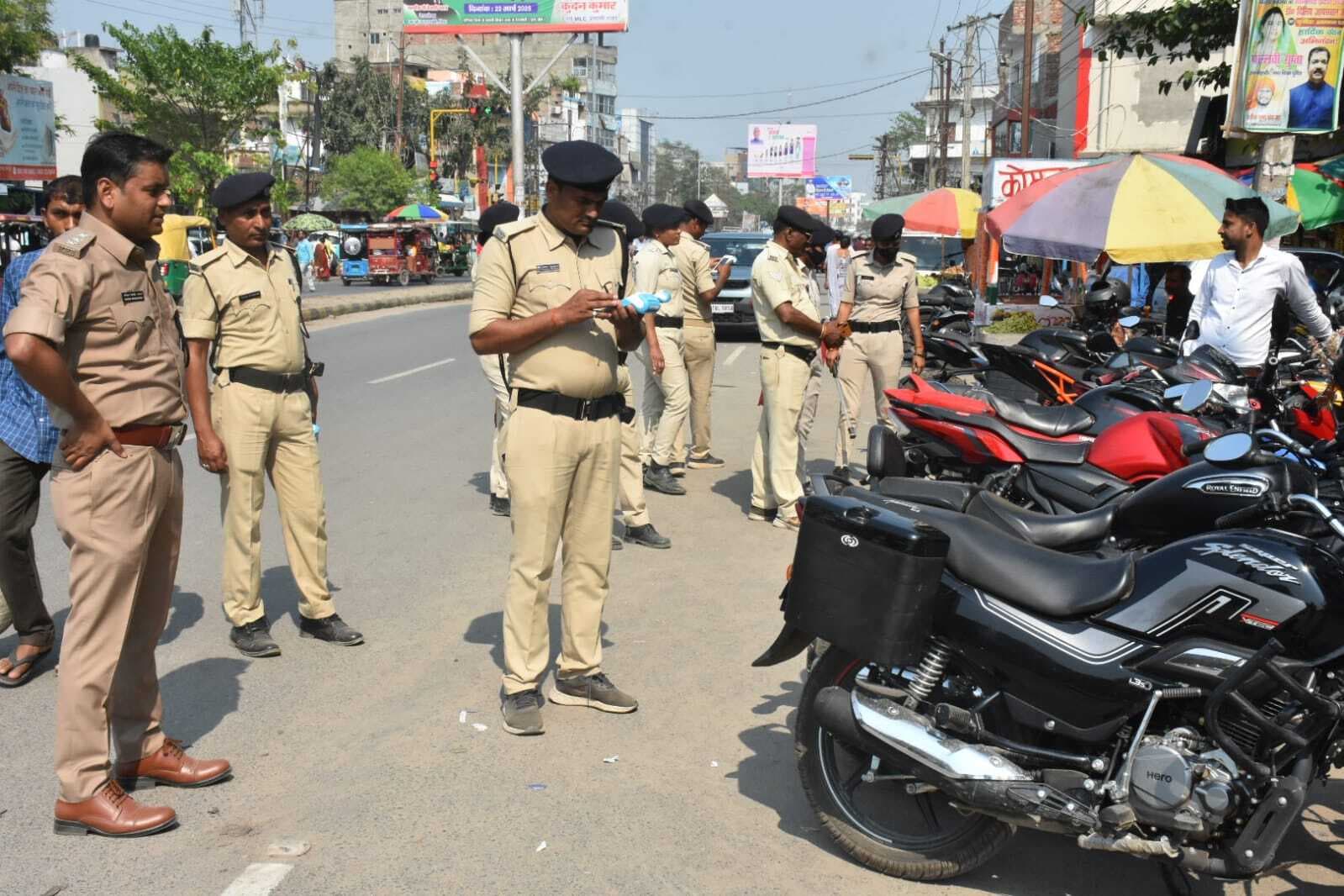 ट्रैफिक पुलिस ने लगाया अवैध पार्किंग पर डेढ़ लाख जुर्माना