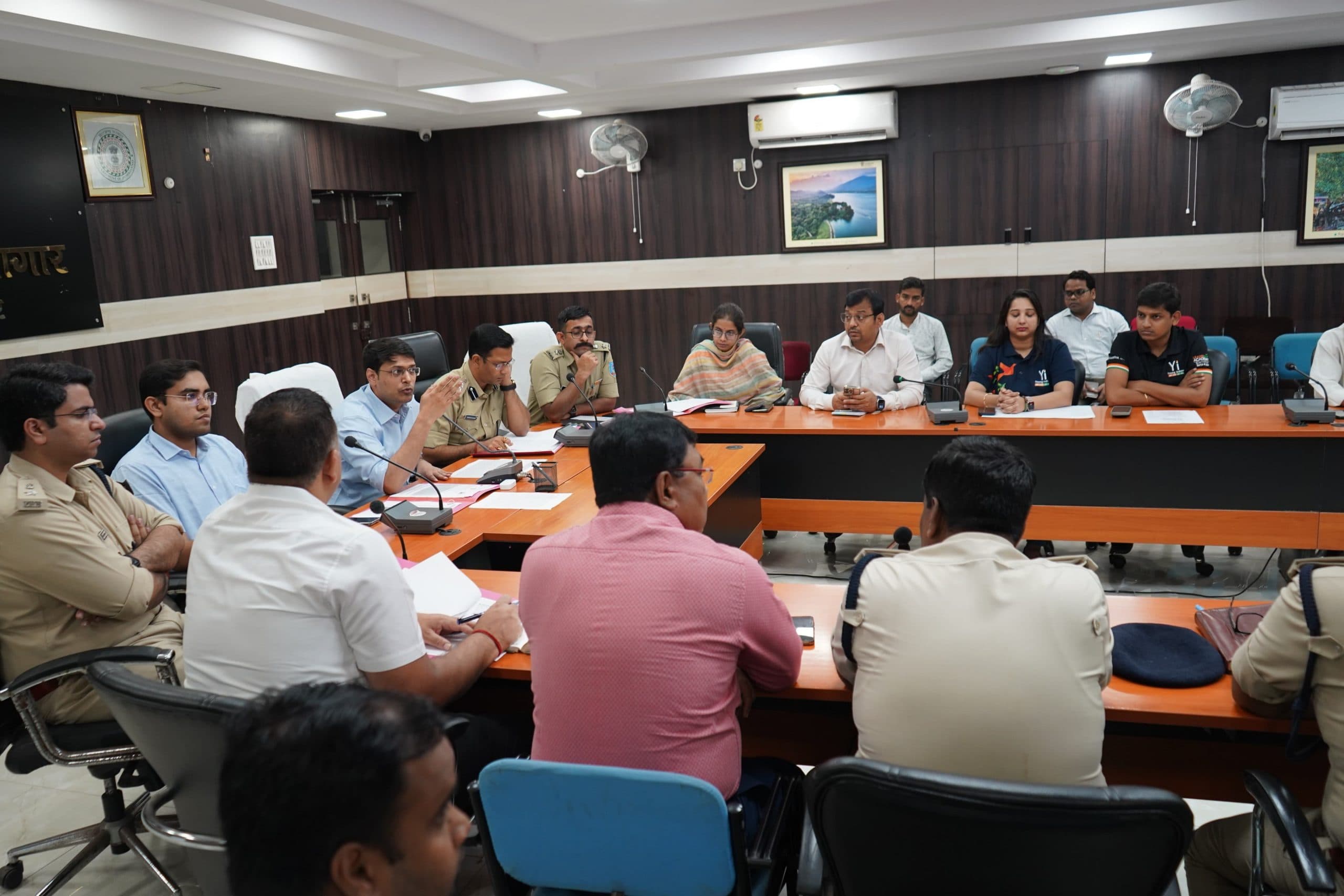 Jamshedpur News : शहर में सड़क दुर्घटना रोकने के लिए अधिकारियों ने किया मंथन, जानिये क्या उठाये जायेंगे कदम