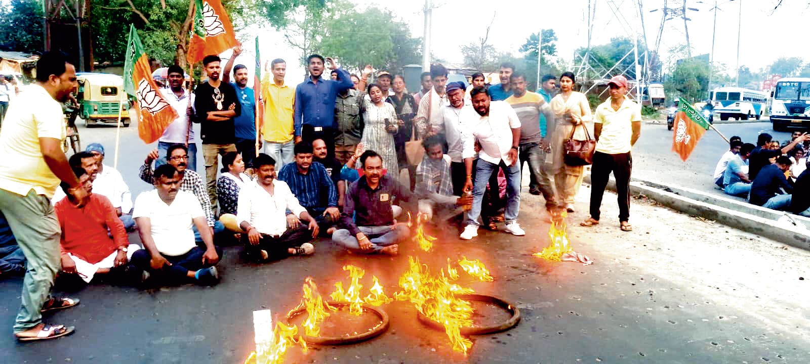 तृणमूल के खिलाफ रोड ब्लॉक कर भाजपा का प्रदर्शन