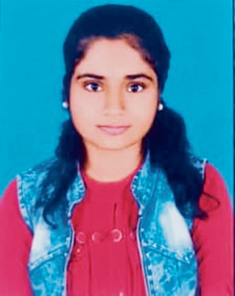 Gopalganj News : पिता का हो रहा था श्राद्ध कर्म, बेटी बनी जिला टॉपर