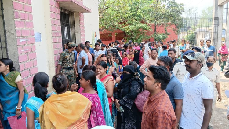 Bokaro News : त्रुटियां दूर कराएं, मिलेगी मंईयां योजना की राशि : सीओ