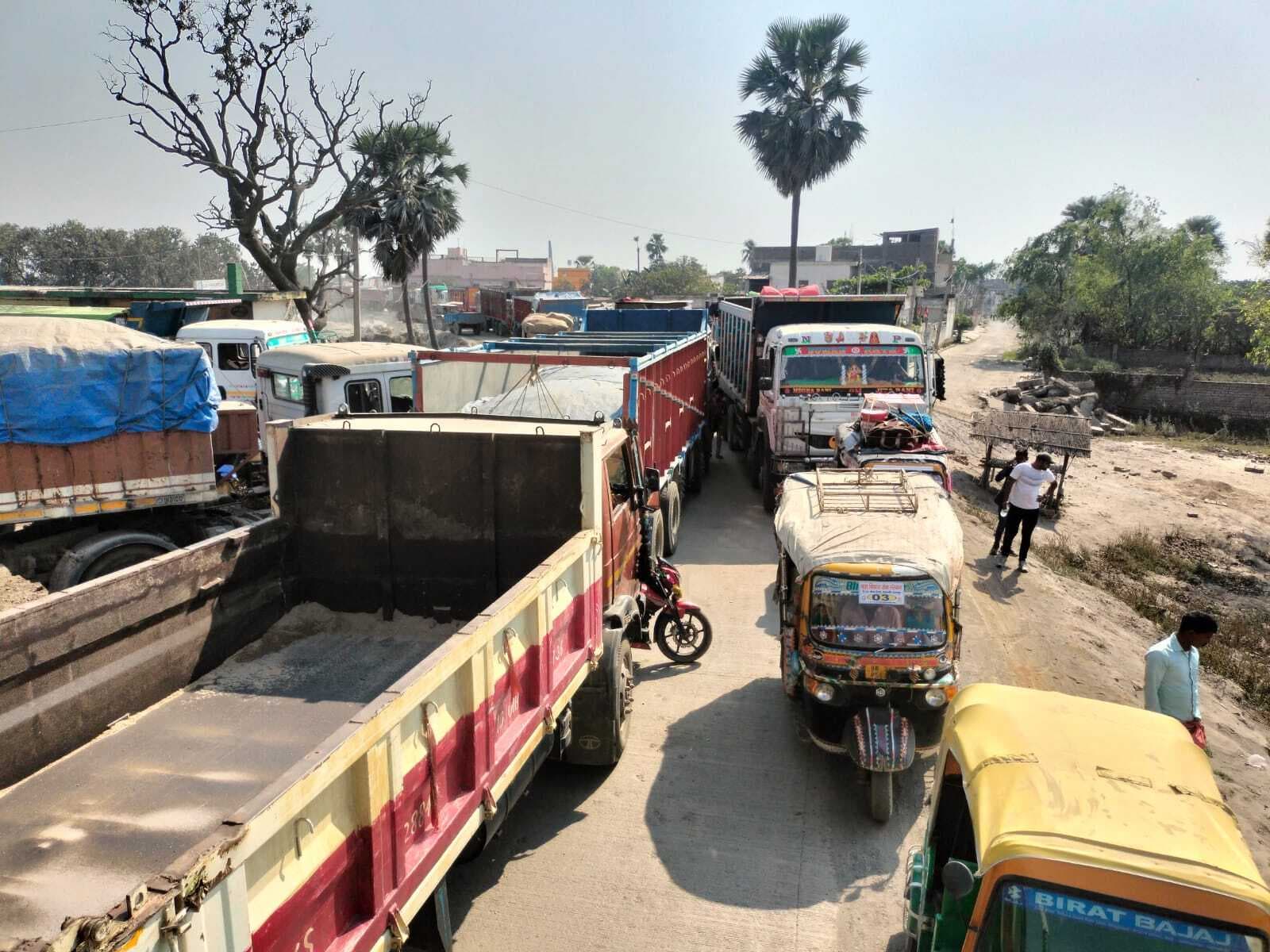 Bhagalpur news कहलगांव के त्रिमुहान में दिनभर लगा रहा भीषण जाम