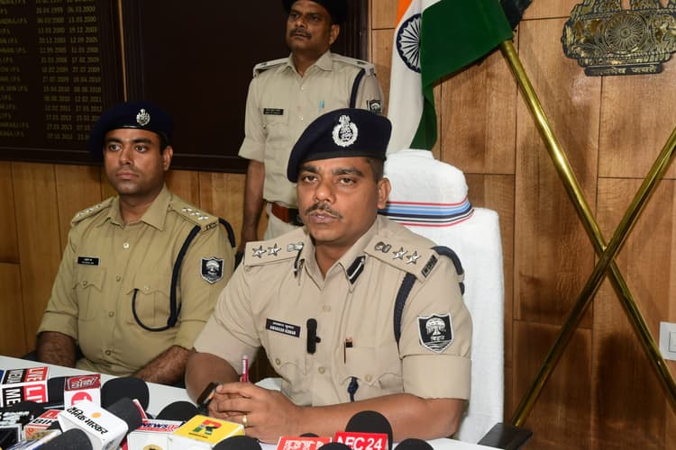 पति का चल रहा था हॉस्पिटल की महिला स्टाफ से प्रेम प्रसंग, पत्नी करती थी विरोध