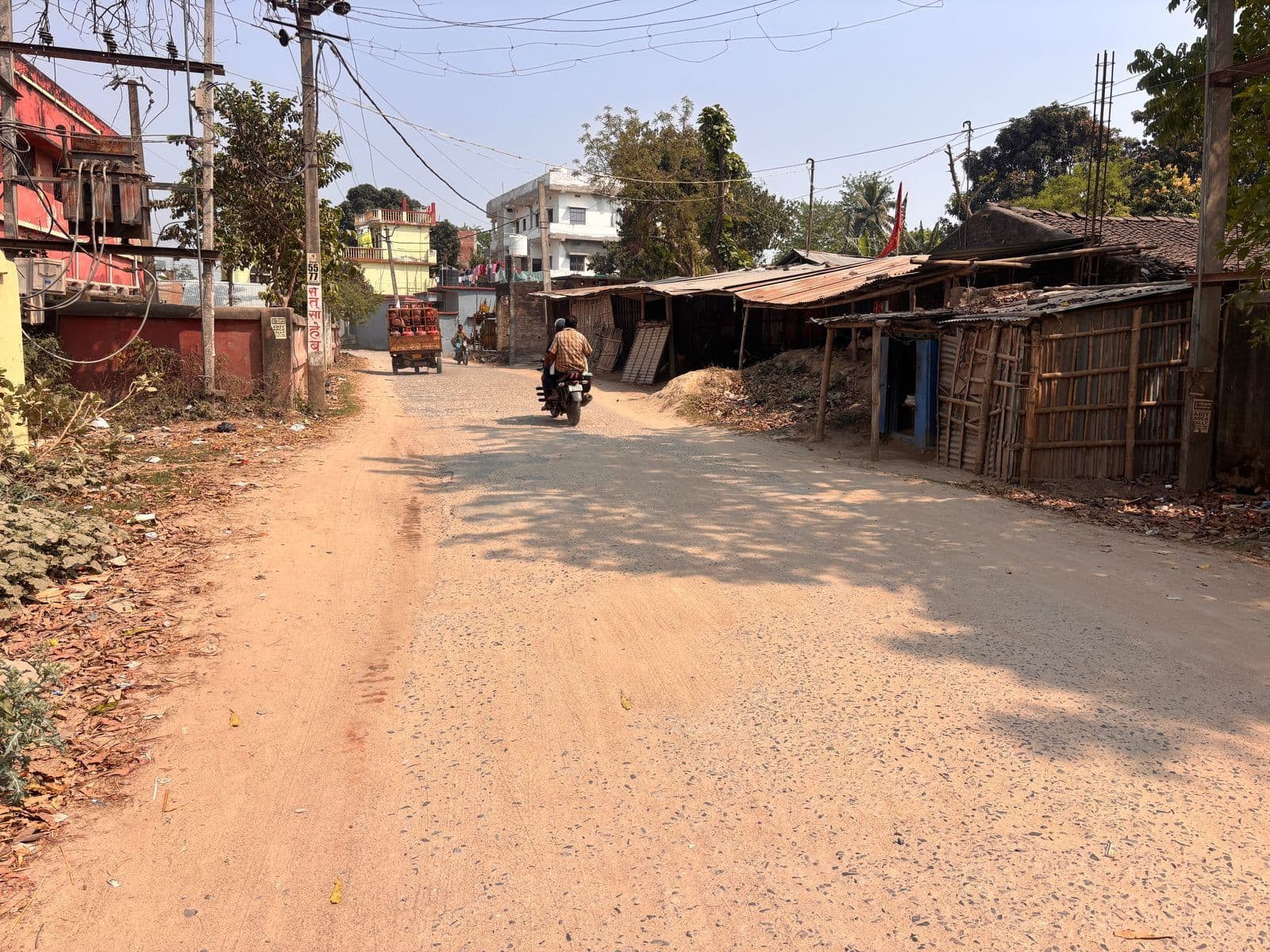 जर्जर सड़क मधेपुरा की छवि को कर रही हैं खराब