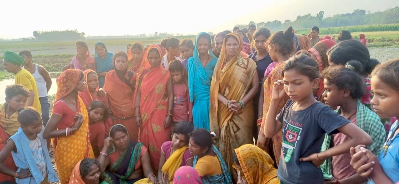 पानी भरे गड्ढे में डूबने से एक ही परिवार के दो बच्चों की मौत