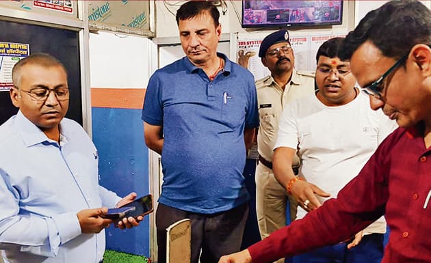 Saran News : फर्जी क्लिनिकों पर प्रशासन का कसा शिकंजा, मचा हड़कंप