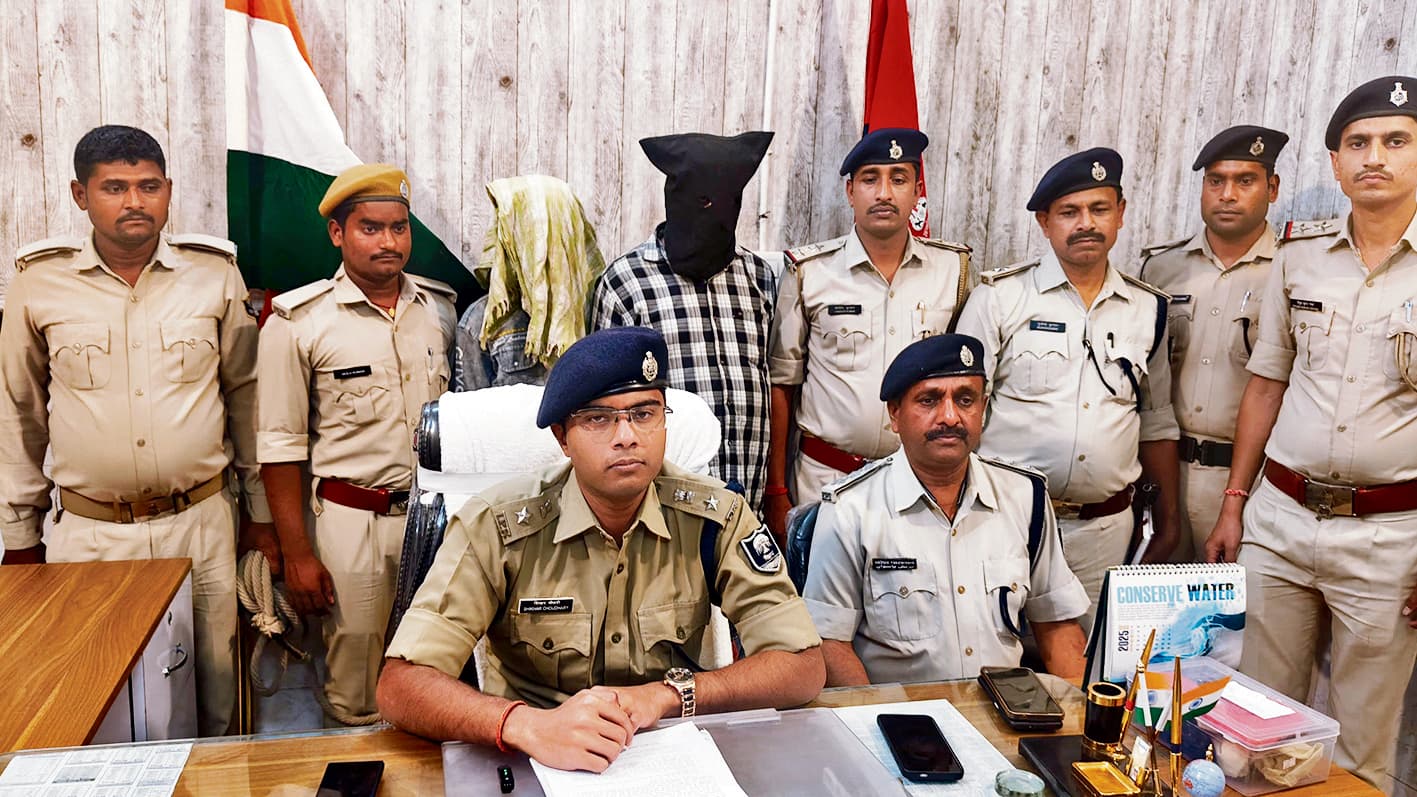 Saran News : 95 कारतूस के साथ अवैध हथियार का सप्लायर गिरफ्तार