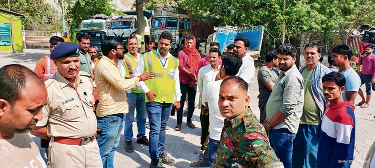 Sasaram news.फैक्ट्री की धूल को लेकर किया हंगामा