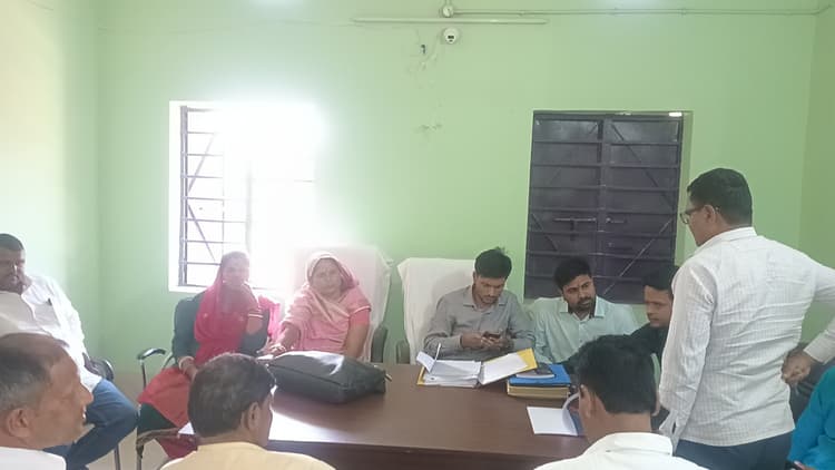 बरबन्ना हाट व बस स्टैंड की हुई बंदोवस्ती