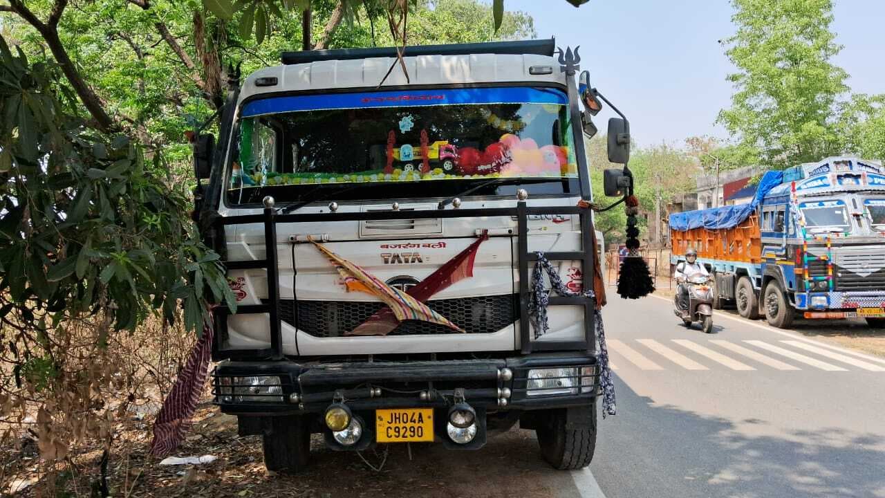 कोयला सहित खनिज लदे चार ट्रकों की जांच में जुटा विभाग