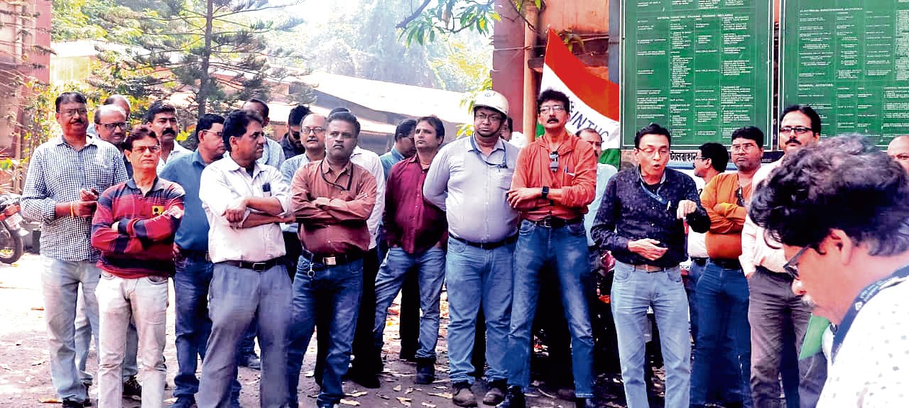 डीएसपी के खिलाफ इंटक का दो बार विरोध प्रदर्शन