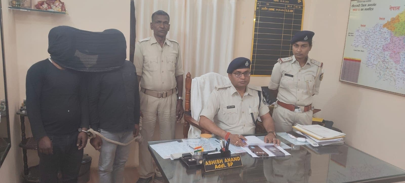 बथनाहा में फाइनेंस कर्मी से लूट मामले में दो बदमाश गिरफ्तार