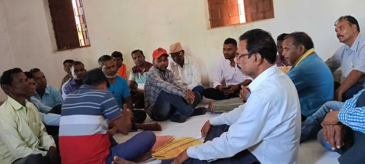 East Singhbhum News : चाकुलिया में उद्योग-धंधों की स्थिति खराब, बेरोजगारी व पलायन बढ़ा