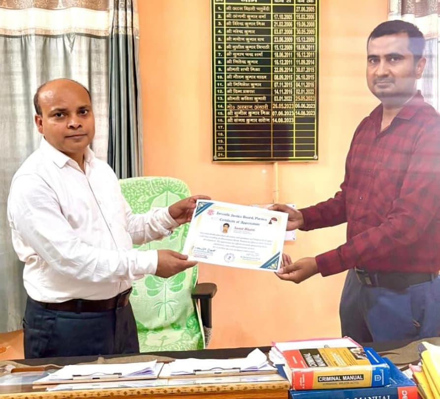 पर्यवेक्षण गृह के शिक्षकों को किया गया सम्मानित