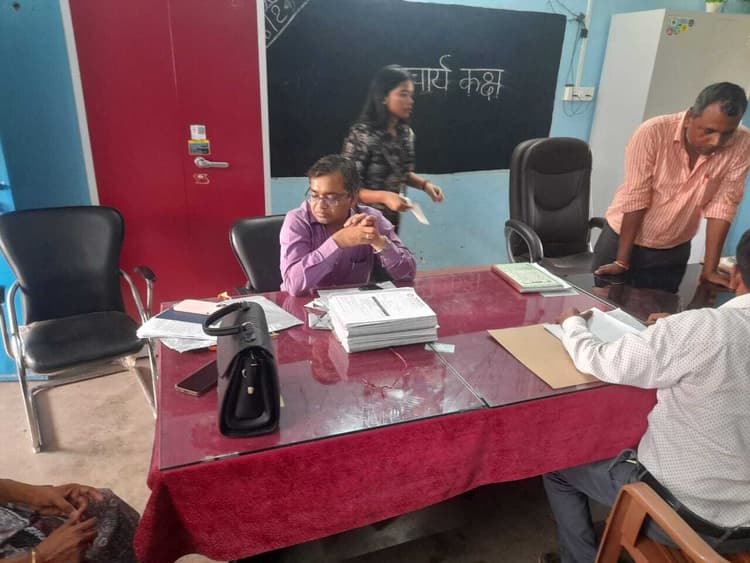 विद्यालय विवाद की डीपीओ ने की जांच