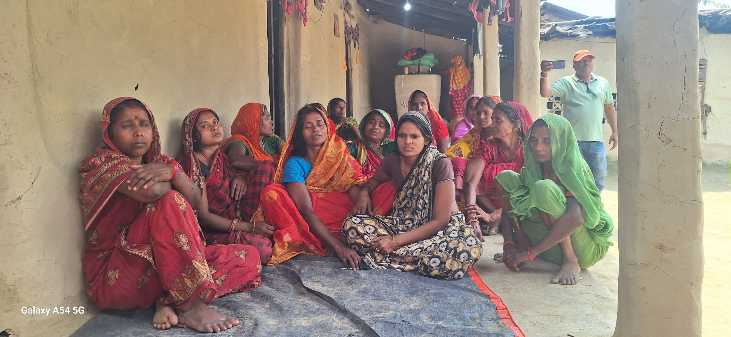 मक्का पटवन करने गये किसान की करेंट से मौत