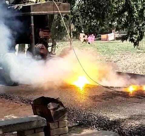 ट्रैक्टर के धक्के से बिजली पोल व तार क्षतिग्रस्त