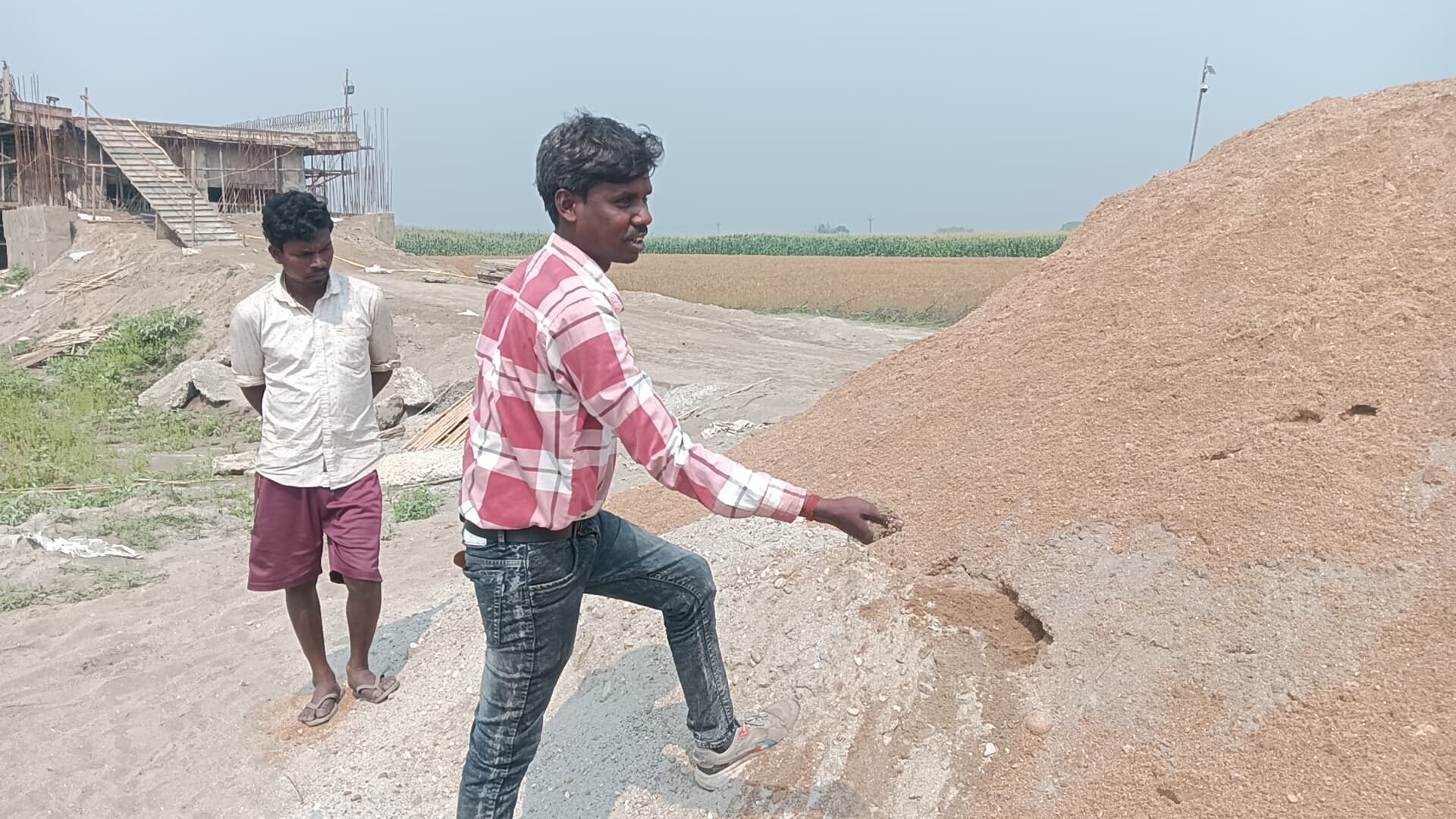 पुल निर्माण कार्य में अनियमितता का आरोप