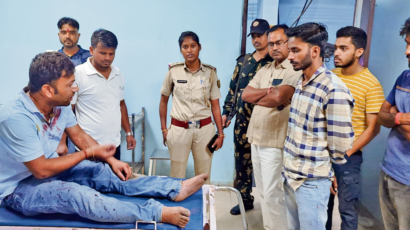 पूर्व के विवाद में दो भाइयों को मारा चाकू, हालत गंभीर