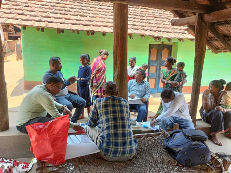 East Singhbhum News : डुमरिया में बढ़ा मलेरिया का प्रकोप, एक ही गांव में मिले 25 मरीज