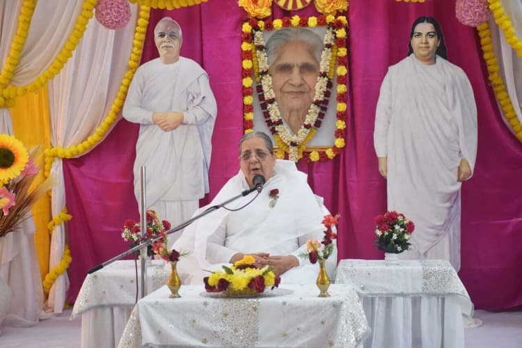 ranchi news : प्रजापिता ब्रह्माकुमारी ईश्वरीय विश्वविद्यालय में दादी जानकी की पुण्यतिथि मनायी गयी