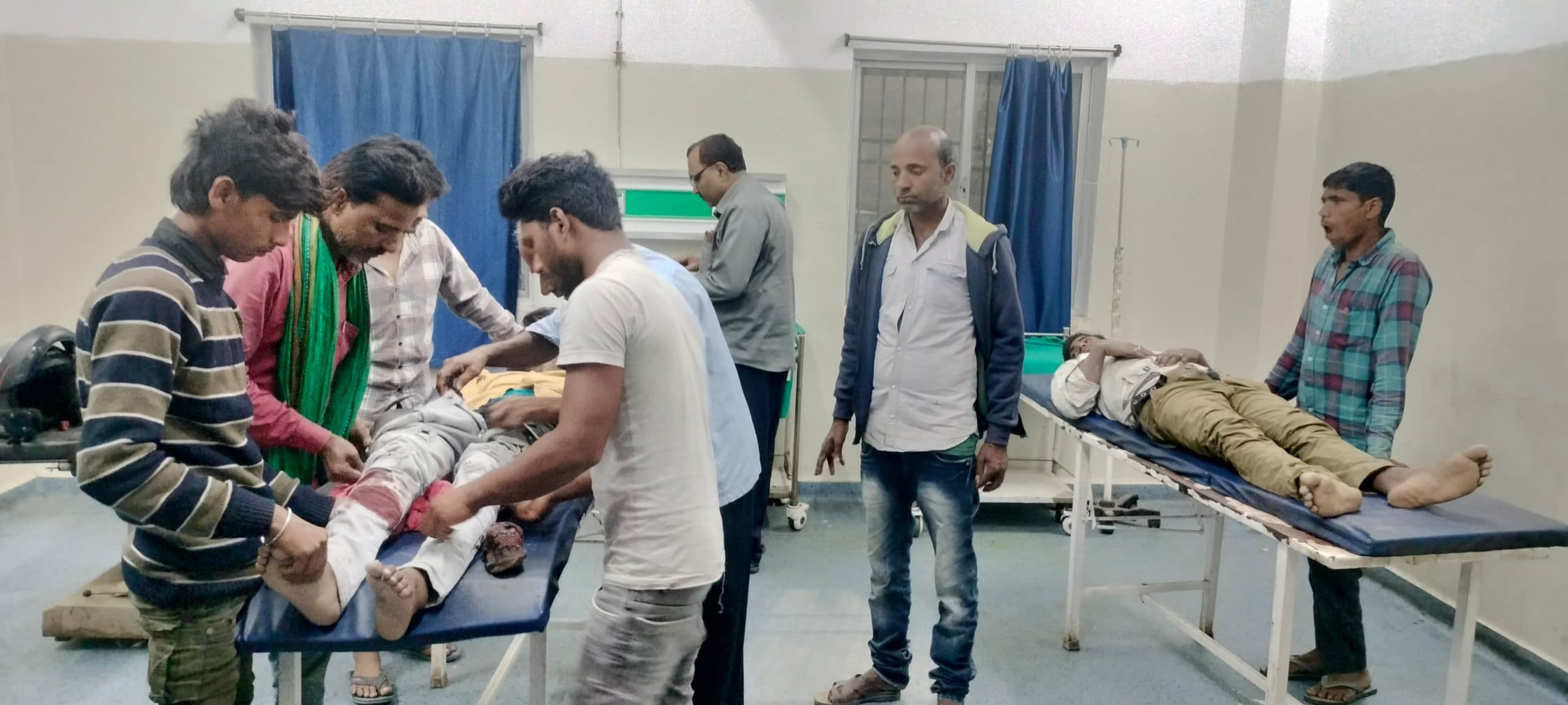 दो बाइकों में हुई टक्कर, दोनों गंभीर रूप से जख्मी