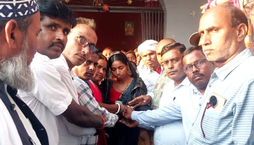 सहायक अध्यापक संघ ने पीड़ित परिवार को दी आर्थिक मदद