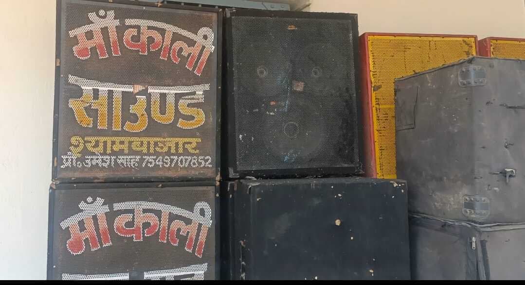 बौंसी पुलिस ने थाना क्षेत्र से आठ डीजे को किया जब्त