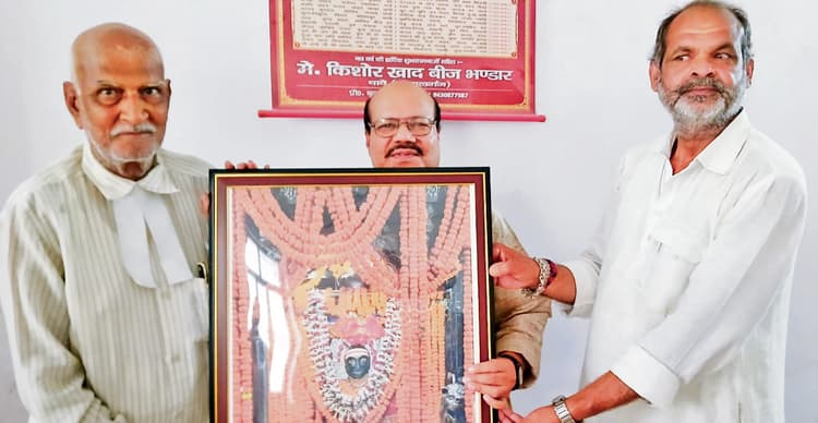 Gopalganj News : साहित्यकारों को सोशल मीडिया से अधिक पुस्तकों से जुड़ने की है जरूरत : डॉ ज्योतिष