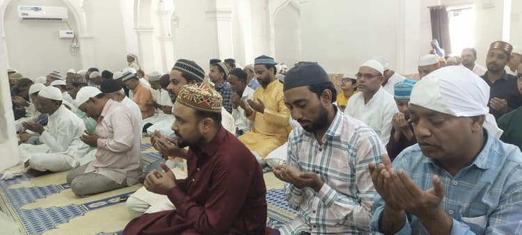 Bokaro News : कोयलांचल की मस्जिदों में अदा की गयी अलविदा जुमे की नमाज